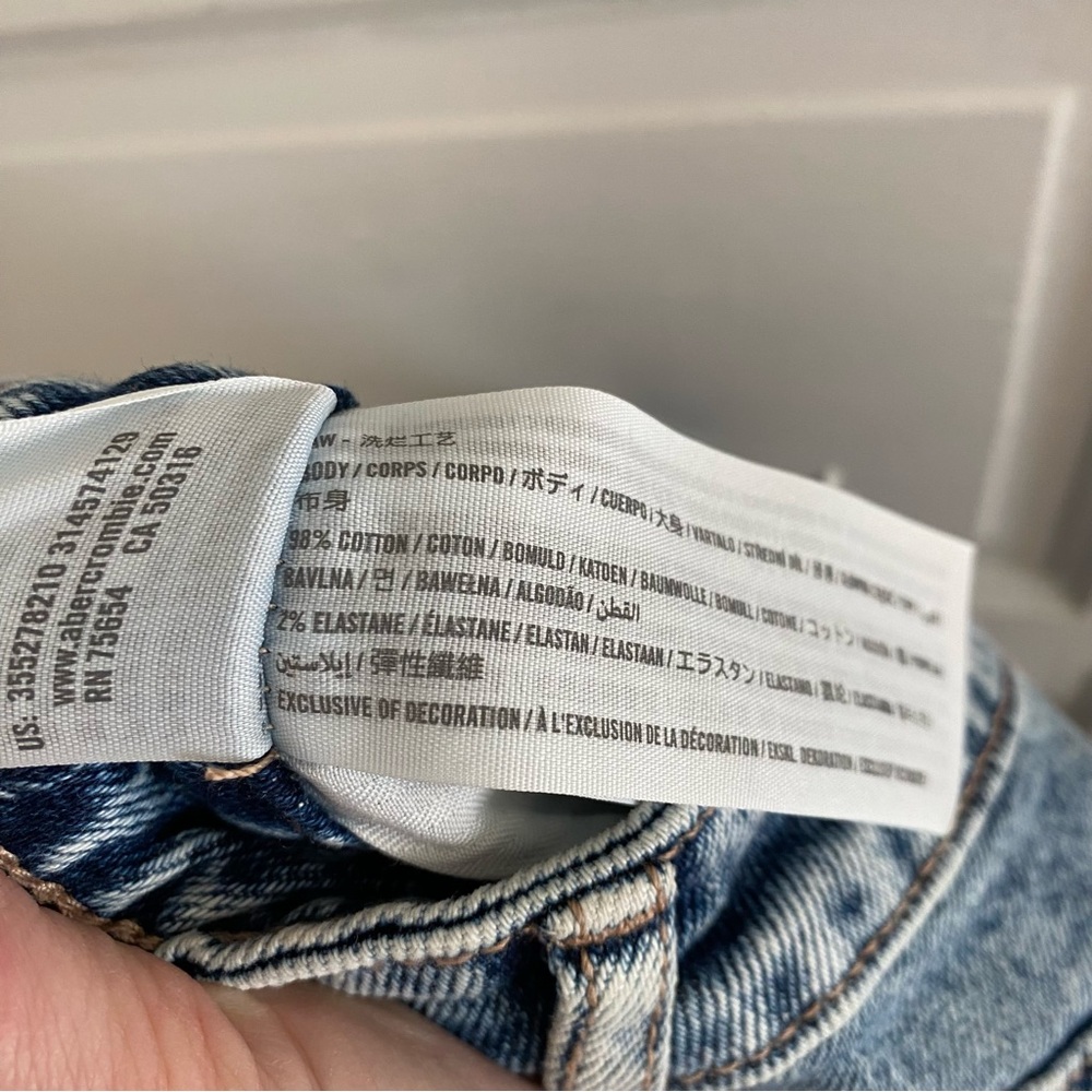 hollister ultra high rise mom jean distressed patched size 7/28 - Picture 9 of 9